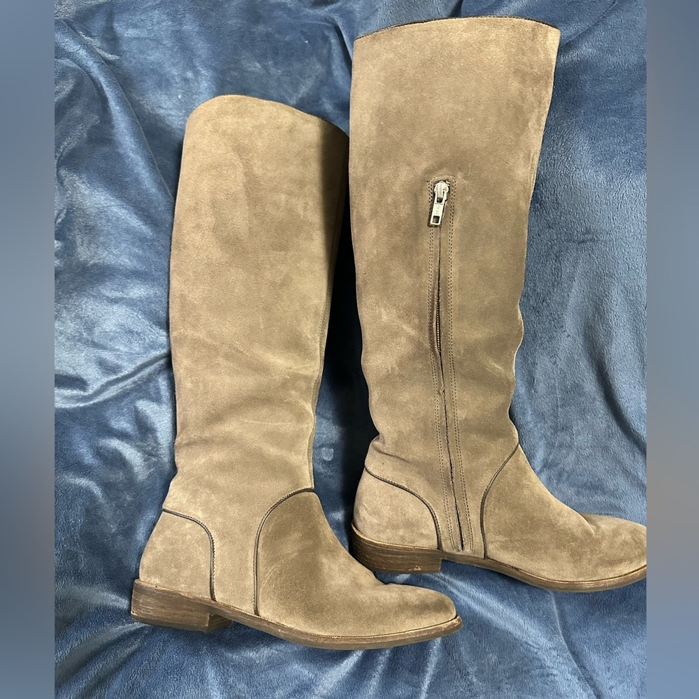 Taupe suede UGG boots, tall length, perfect condition, 8M